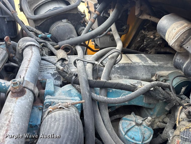 image for item DW6625 2005 International 7400 dump truck