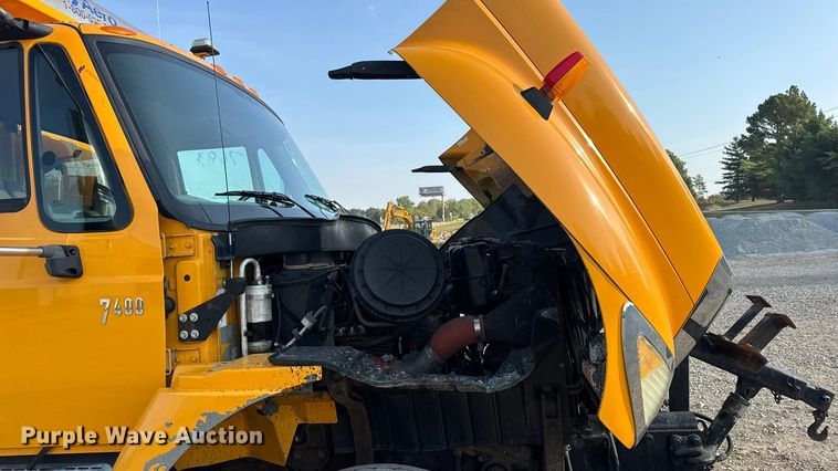 image for item DW6625 2005 International 7400 dump truck