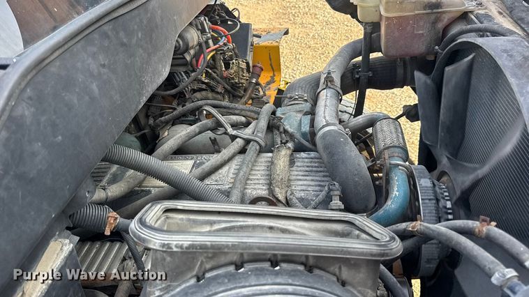 image for item DW6625 2005 International 7400 dump truck