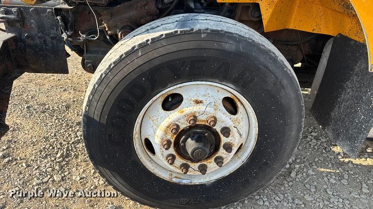 image for item DW6625 2005 International 7400 dump truck