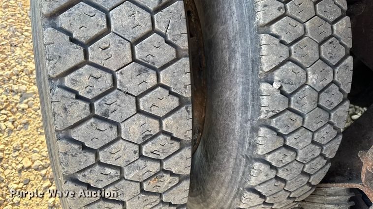 image for item DW6625 2005 International 7400 dump truck