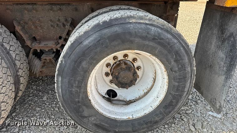 image for item DW6625 2005 International 7400 dump truck