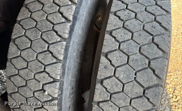 image for item DW6625 2005 International 7400 dump truck