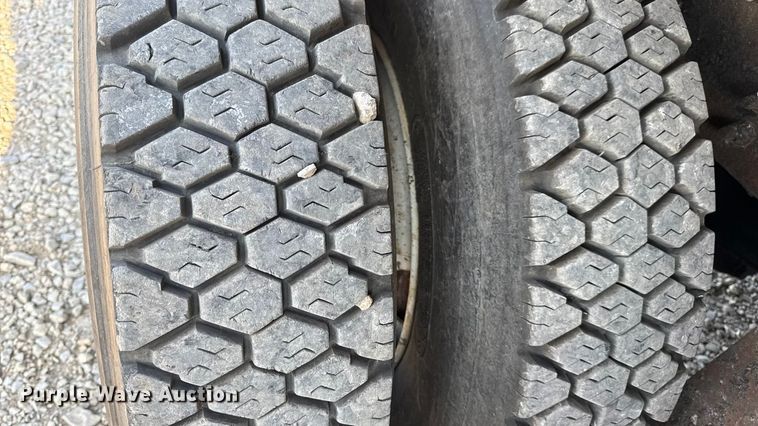 image for item DW6625 2005 International 7400 dump truck