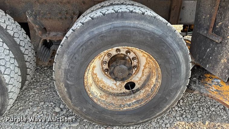 image for item DW6625 2005 International 7400 dump truck