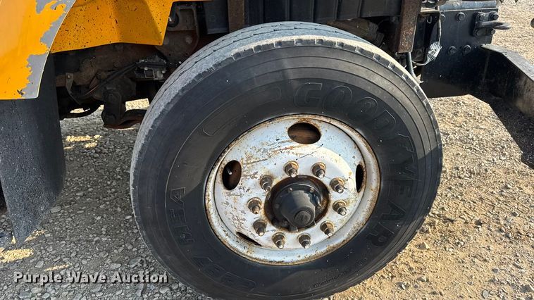 image for item DW6625 2005 International 7400 dump truck