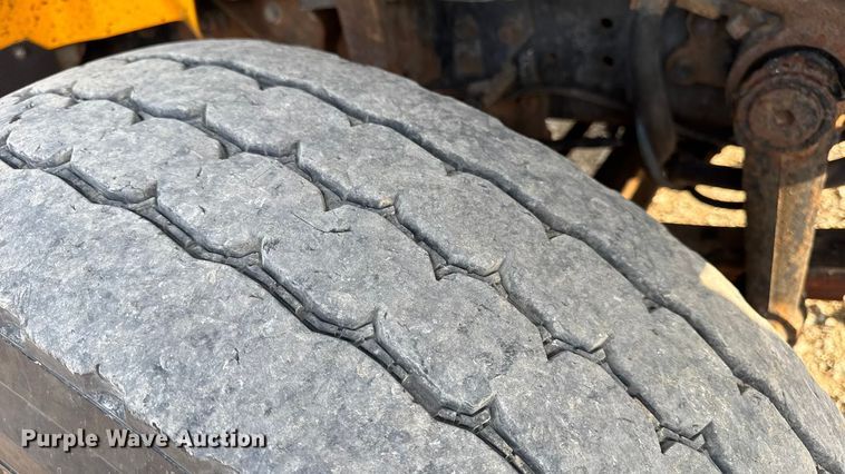 image for item DW6625 2005 International 7400 dump truck