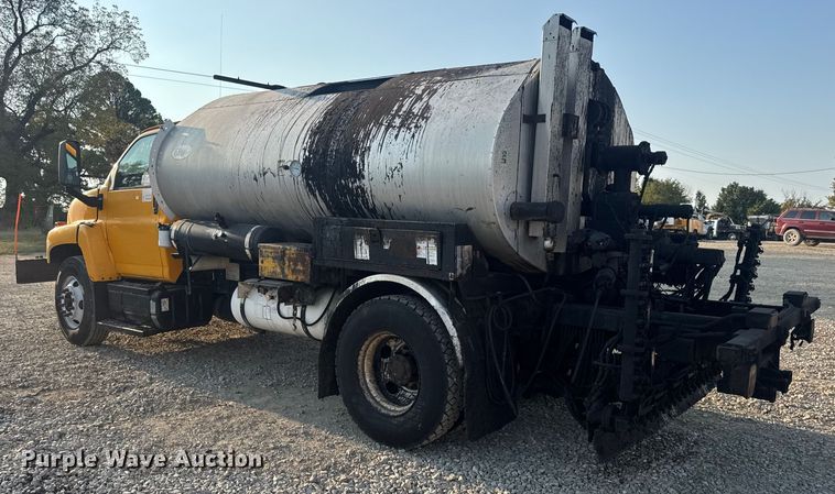 image for item DW6626 2004 Chevrolet C7500 oil distributor truck