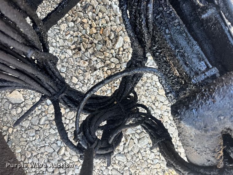 image for item DW6626 2004 Chevrolet C7500 oil distributor truck