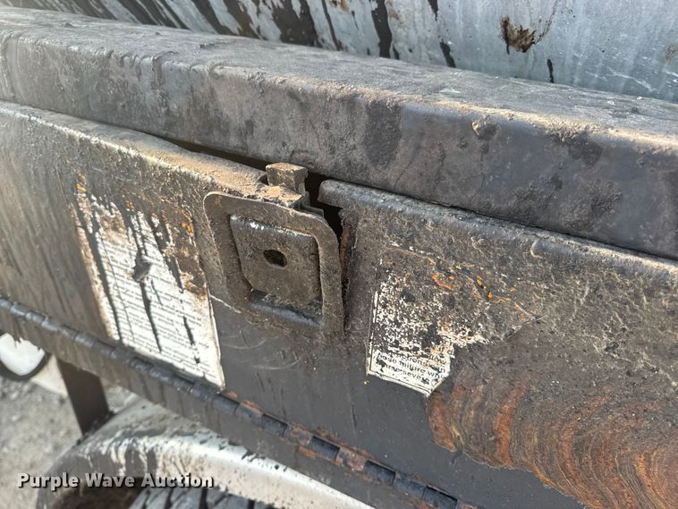 image for item DW6626 2004 Chevrolet C7500 oil distributor truck