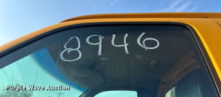 image for item DW6626 2004 Chevrolet C7500 oil distributor truck