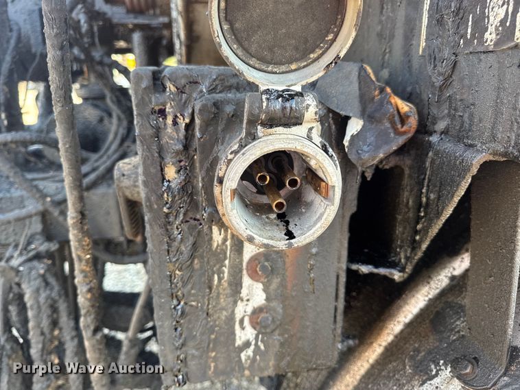 image for item DW6626 2004 Chevrolet C7500 oil distributor truck