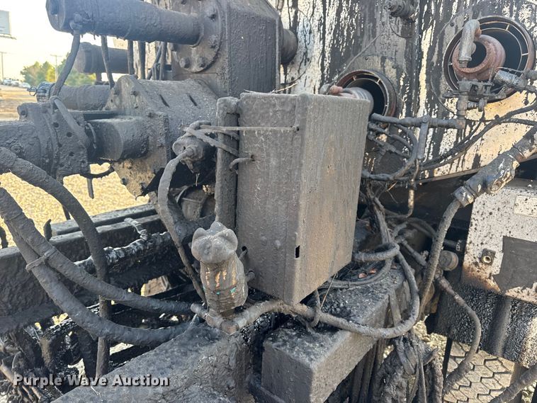 image for item DW6626 2004 Chevrolet C7500 oil distributor truck