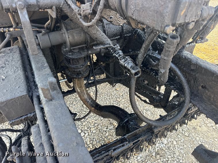 image for item DW6626 2004 Chevrolet C7500 oil distributor truck