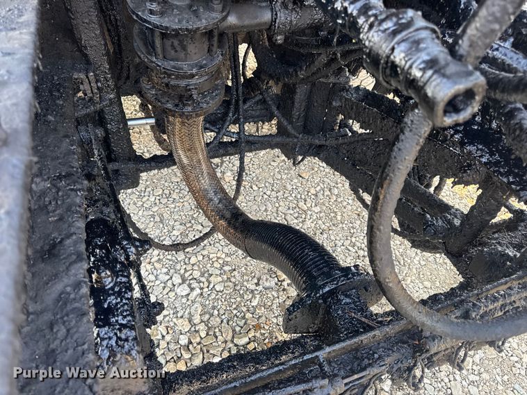 image for item DW6626 2004 Chevrolet C7500 oil distributor truck