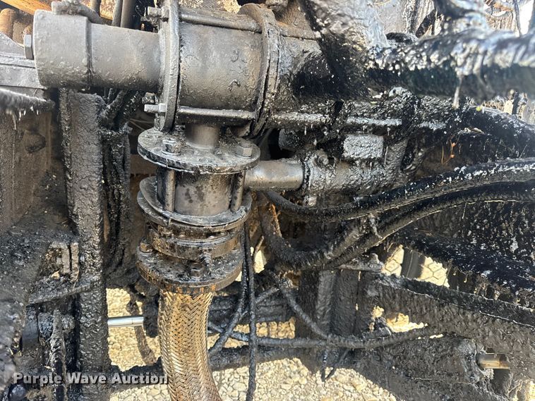 image for item DW6626 2004 Chevrolet C7500 oil distributor truck