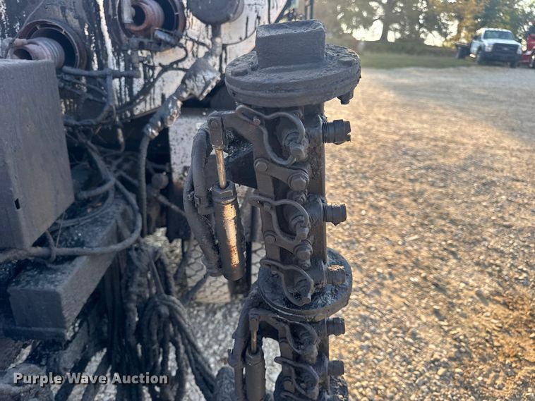 image for item DW6626 2004 Chevrolet C7500 oil distributor truck