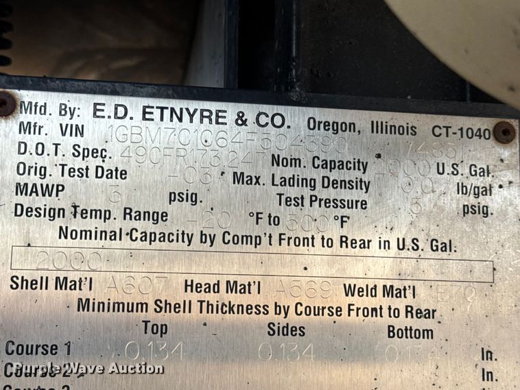 image for item DW6626 2004 Chevrolet C7500 oil distributor truck