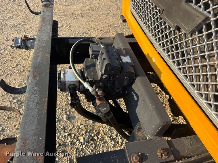 image for item DW6626 2004 Chevrolet C7500 oil distributor truck