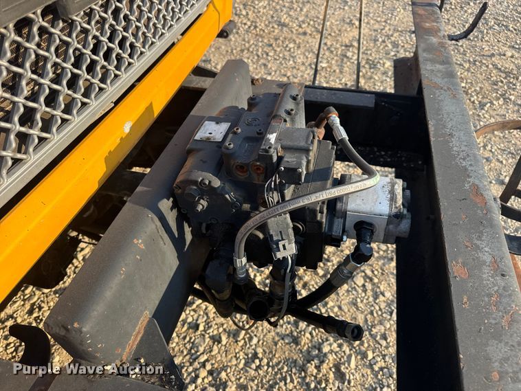 image for item DW6626 2004 Chevrolet C7500 oil distributor truck