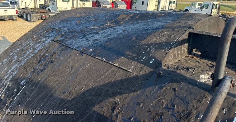 image for item DW6626 2004 Chevrolet C7500 oil distributor truck