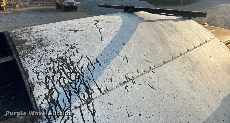 image for item DW6626 2004 Chevrolet C7500 oil distributor truck