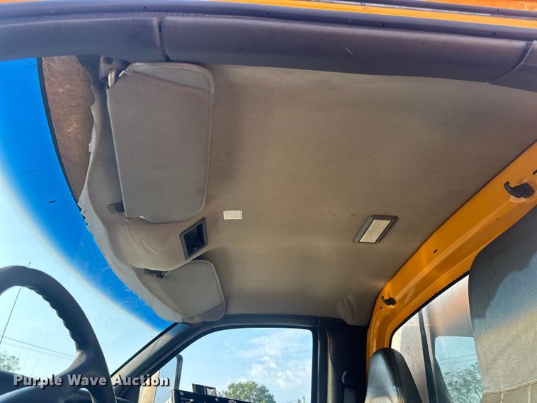 image for item DW6626 2004 Chevrolet C7500 oil distributor truck