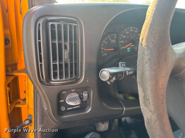 image for item DW6626 2004 Chevrolet C7500 oil distributor truck