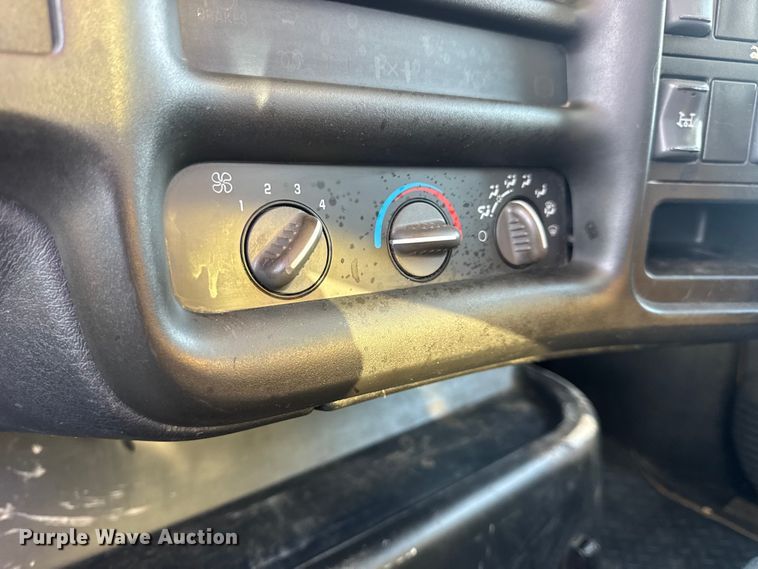 image for item DW6626 2004 Chevrolet C7500 oil distributor truck