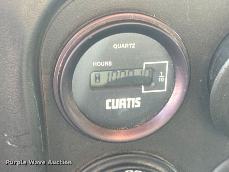 image for item DW6626 2004 Chevrolet C7500 oil distributor truck