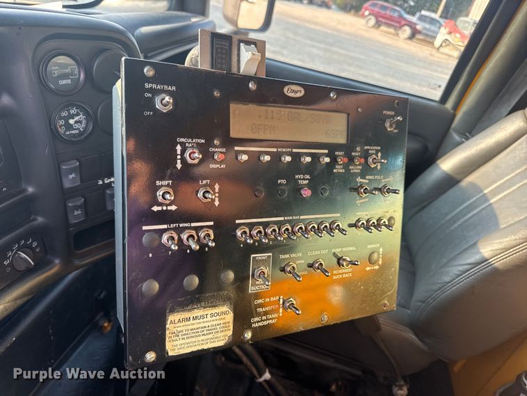 image for item DW6626 2004 Chevrolet C7500 oil distributor truck