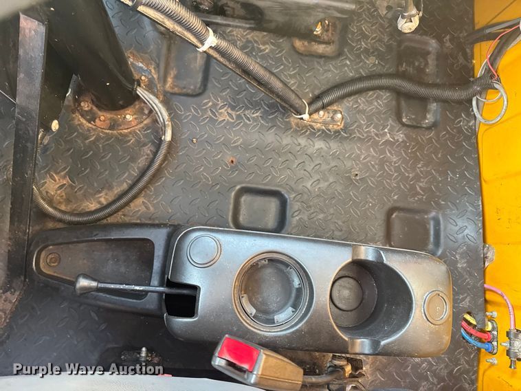 image for item DW6626 2004 Chevrolet C7500 oil distributor truck