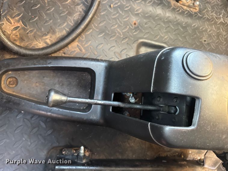 image for item DW6626 2004 Chevrolet C7500 oil distributor truck