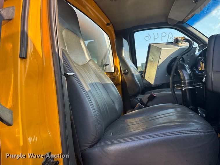 image for item DW6626 2004 Chevrolet C7500 oil distributor truck