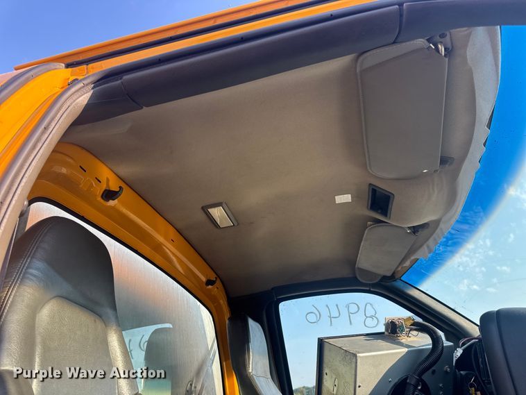 image for item DW6626 2004 Chevrolet C7500 oil distributor truck