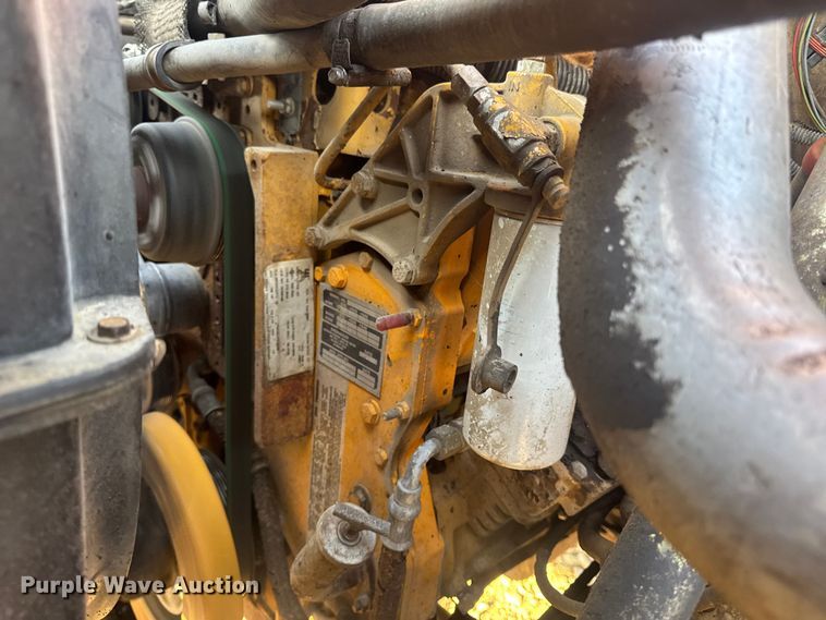 image for item DW6626 2004 Chevrolet C7500 oil distributor truck