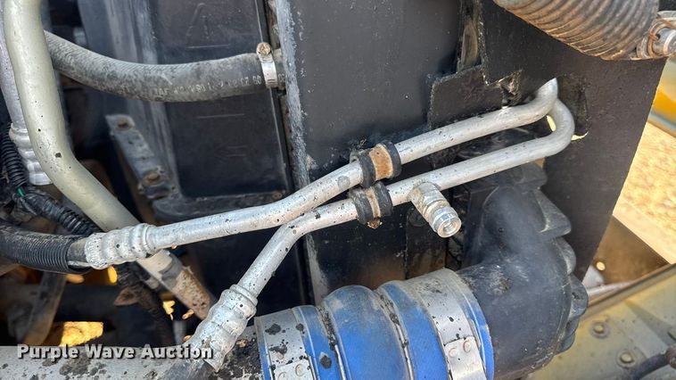 image for item DW6626 2004 Chevrolet C7500 oil distributor truck