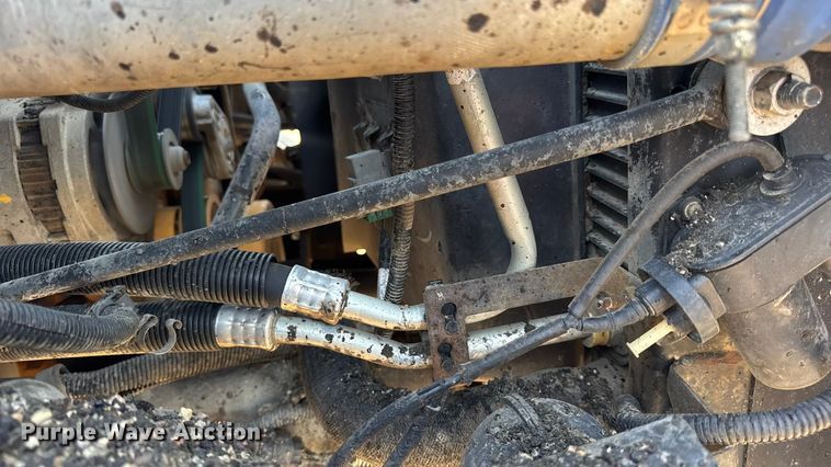 image for item DW6626 2004 Chevrolet C7500 oil distributor truck