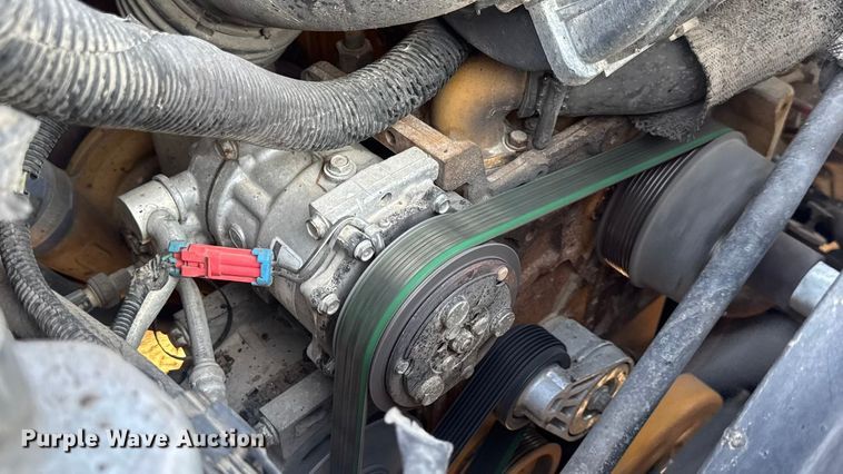 image for item DW6626 2004 Chevrolet C7500 oil distributor truck