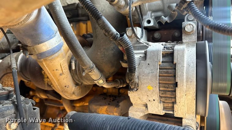 image for item DW6626 2004 Chevrolet C7500 oil distributor truck