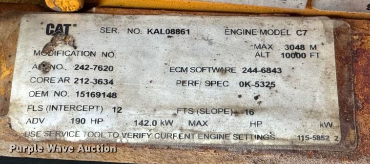 image for item DW6626 2004 Chevrolet C7500 oil distributor truck