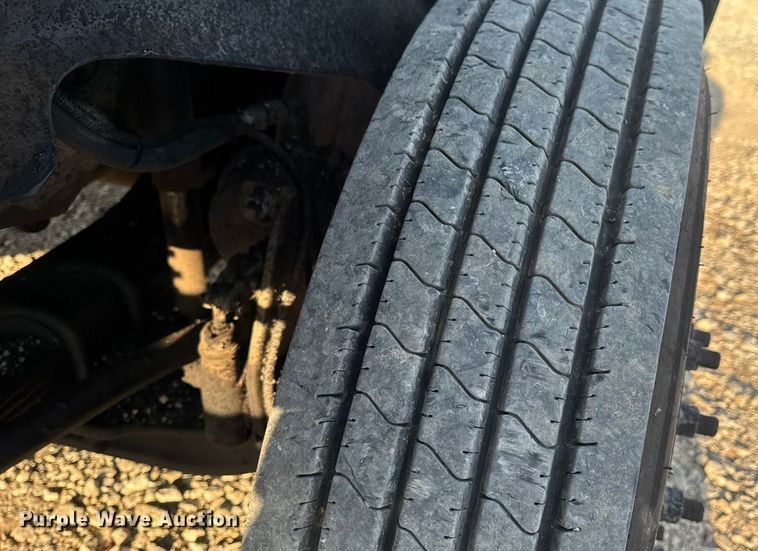 image for item DW6626 2004 Chevrolet C7500 oil distributor truck