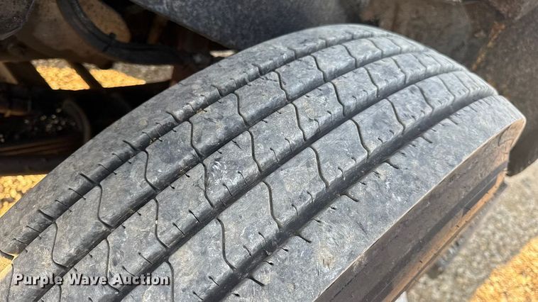 image for item DW6626 2004 Chevrolet C7500 oil distributor truck