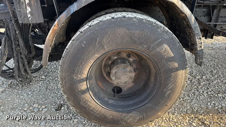 image for item DW6626 2004 Chevrolet C7500 oil distributor truck