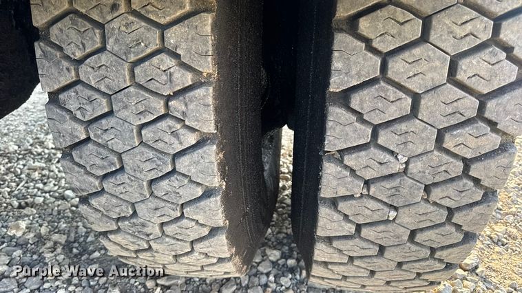 image for item DW6626 2004 Chevrolet C7500 oil distributor truck