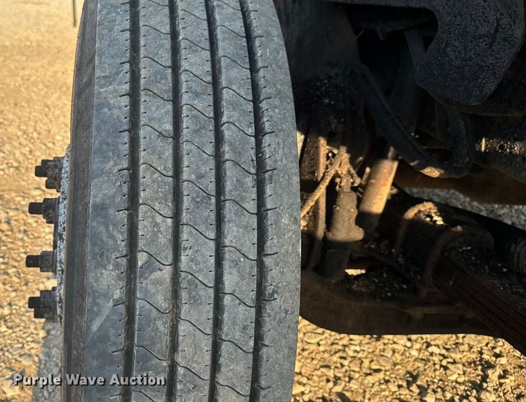 image for item DW6626 2004 Chevrolet C7500 oil distributor truck