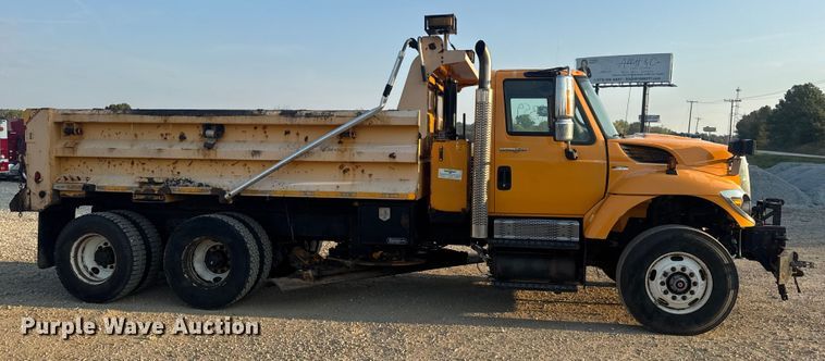 image for item DW6628 2010 International 7500 WorkStar dump truck