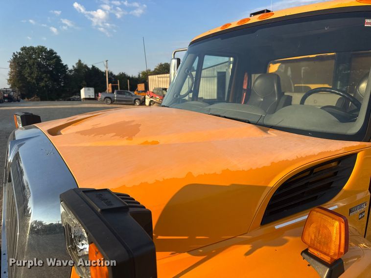 image for item DW6628 2010 International 7500 WorkStar dump truck