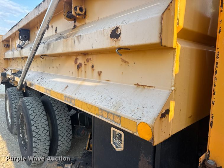 image for item DW6628 2010 International 7500 WorkStar dump truck