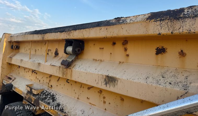 image for item DW6628 2010 International 7500 WorkStar dump truck